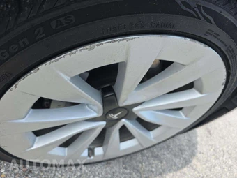 2022 Tesla Model 3 Standard Range – miniatura 25