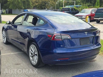 2022 Tesla Model 3 Standard Range – miniatura 2