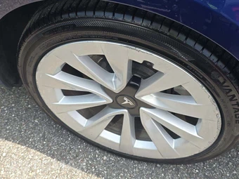 2022 Tesla Model 3 Standard Range – miniatura 22