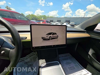 2022 Tesla Model 3 Standard Range - miniatura 10