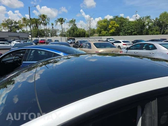2022 Tesla Model 3 Standard Range - miniatura 12