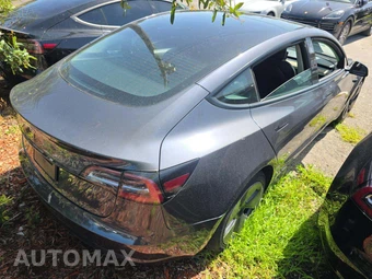 2022 Tesla Model 3 Standard Range – miniatura 3