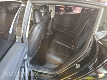 2022 Tesla Model 3 Standard Range - miniatura 13