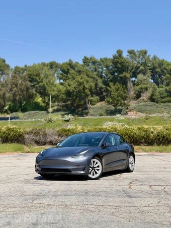 2022 Tesla Model 3 Standard Range – miniatura 2