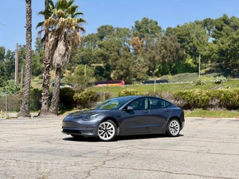 2022 Tesla Model 3 Standard Range – miniatura 3
