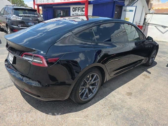 2022 Tesla Model 3 Standard Range - miniatura 3
