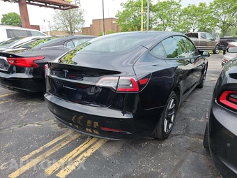 2022 Tesla Model 3 Standard Range – miniatura 3
