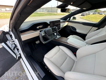 2022 Tesla Model S - miniatura 11