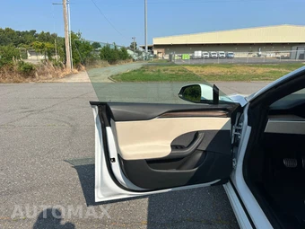 2022 Tesla Model S - miniatura 13