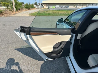 2022 Tesla Model S - miniatura 17