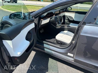 2022 Tesla Model S - miniatura 15