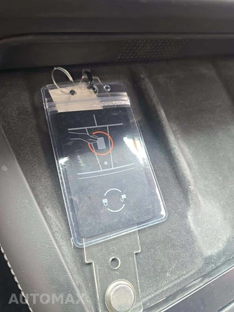 2022 Tesla Model S - miniatura 8