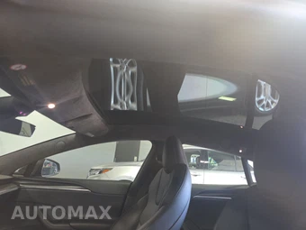 2022 Tesla Model S Plaid - miniatura 18