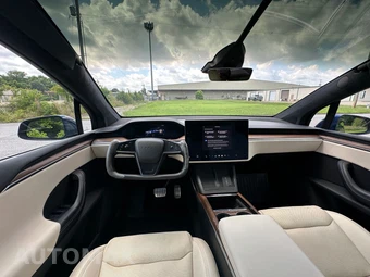 2022 Tesla Model X - miniatura 17