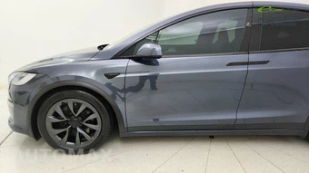 2022 Tesla Model X – miniatura 10