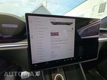 2022 Tesla Model X Plaid – miniatura 9