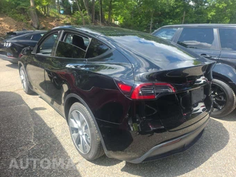 2022 Tesla Model Y Long Range - miniatura 2