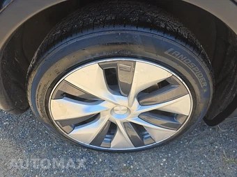 2022 Tesla Model Y Long Range – miniatura 10