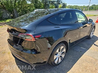 2022 Tesla Model Y Long Range – miniatura 4
