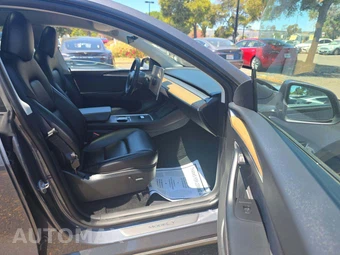 2022 Tesla Model Y Long Range - miniatura 16