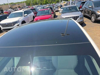 2022 Tesla Model Y Long Range - miniatura 12