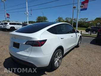 2022 Tesla Model Y Long Range - miniatura 3