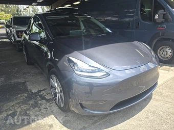 2022 Tesla Model Y Long Range - miniatura 3