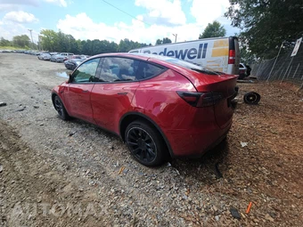 2022 Tesla Model Y Long Range – miniatura 6