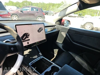 2022 Tesla Model Y Long Range – miniatura 11