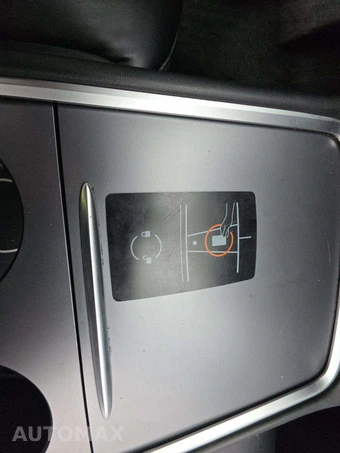 2022 Tesla Model Y Long Range - miniatura 5
