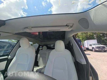 2022 Tesla Model Y Long Range – miniatura 11