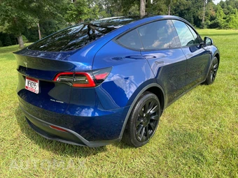 2022 Tesla Model Y Long Range - miniatura 3