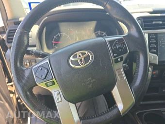2022 Toyota 4Runner SR5 – miniatura 10