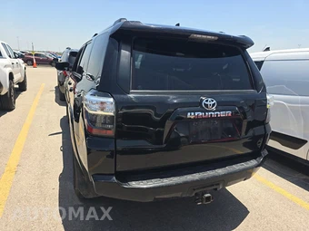2022 Toyota 4Runner SR5 – miniatura 5