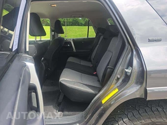 2022 Toyota 4Runner SR5 – miniatura 10