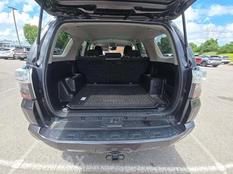 2022 Toyota 4Runner SR5 – miniatura 11