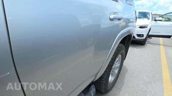 2022 Toyota 4Runner SR5 - miniatura 26