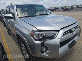 2022 Toyota 4Runner SR5 - miniatura 3