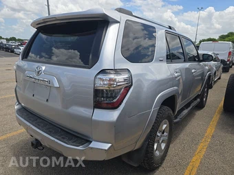 2022 Toyota 4Runner SR5 - miniatura 4
