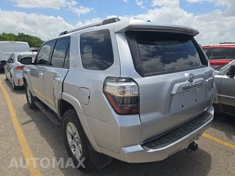 2022 Toyota 4Runner SR5 - miniatura 6