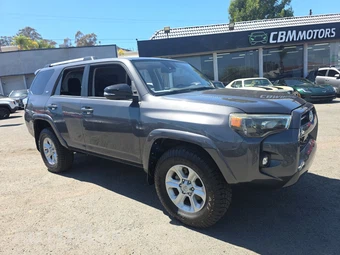 2022 Toyota 4Runner SR5 - miniatura 3