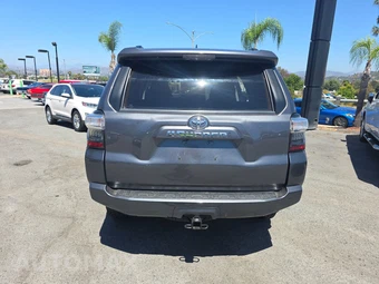 2022 Toyota 4Runner SR5 - miniatura 5