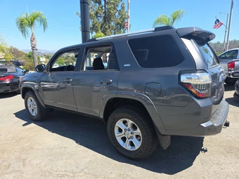2022 Toyota 4Runner SR5 - miniatura 6