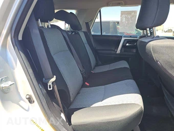 2022 Toyota 4Runner SR5 – miniatura 13