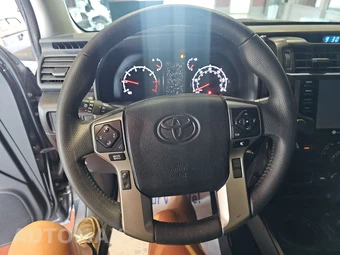 2022 Toyota 4Runner SR5 - miniatura 10