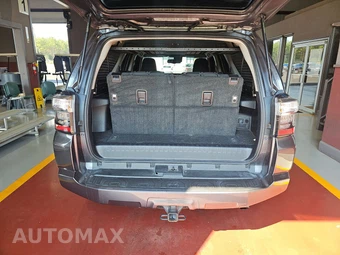 2022 Toyota 4Runner SR5 - miniatura 17