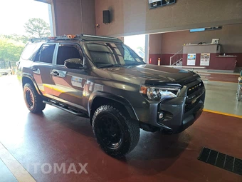 2022 Toyota 4Runner SR5 - miniatura 3