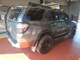 2022 Toyota 4Runner SR5 - miniatura 4