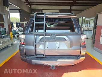 2022 Toyota 4Runner SR5 - miniatura 5