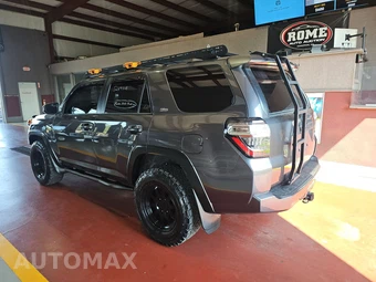 2022 Toyota 4Runner SR5 - miniatura 6